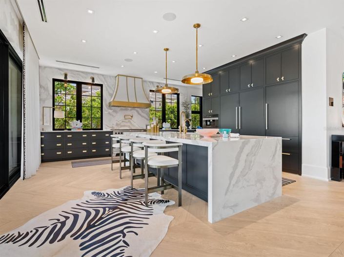 Image No.14-4 Bed Property for sale