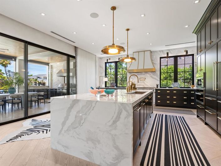 Image No.15-4 Bed Property for sale