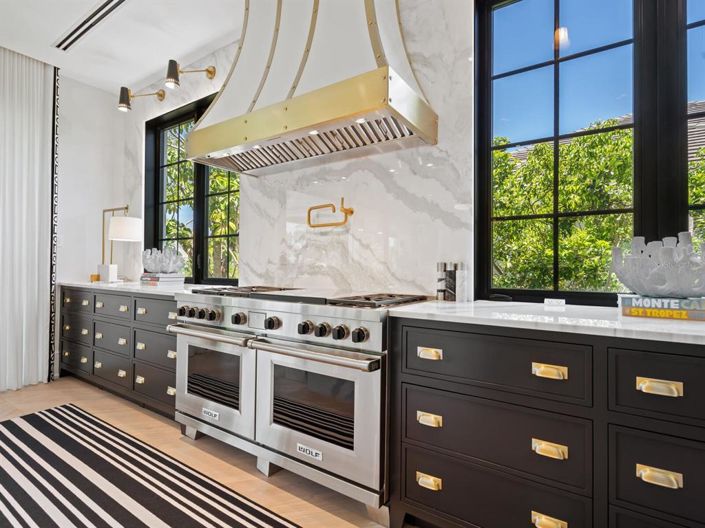 Image No.16-4 Bed Property for sale