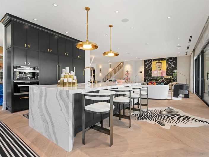 Image No.17-4 Bed Property for sale