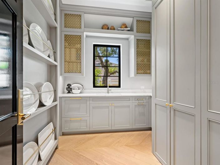 Image No.20-4 Bed Property for sale