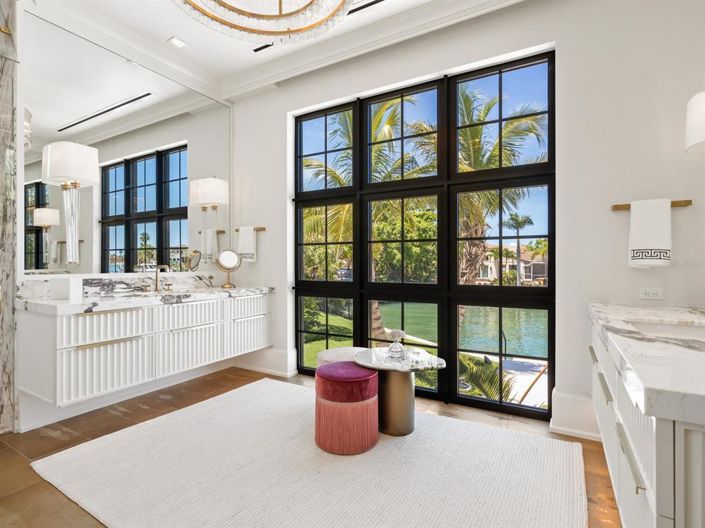 Image No.27-4 Bed Property for sale