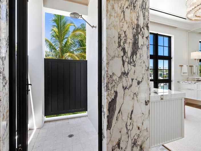 Image No.28-4 Bed Property for sale