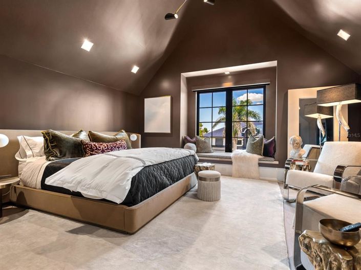 Image No.38-4 Bed Property for sale