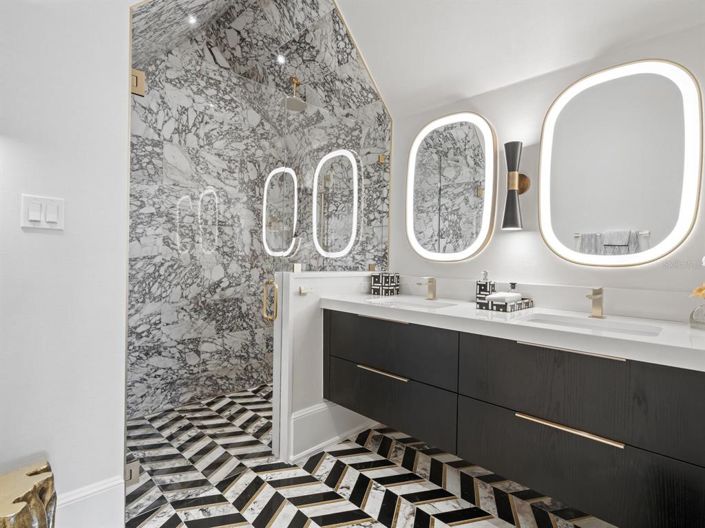 Image No.40-4 Bed Property for sale