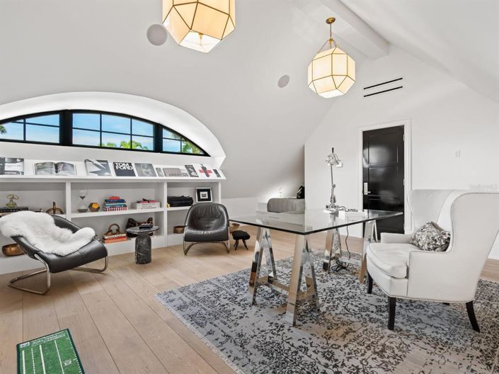 Image No.45-4 Bed Property for sale