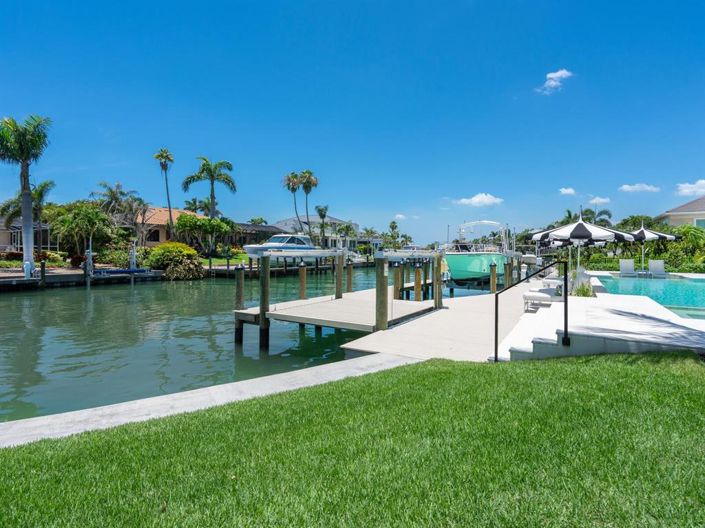 Image No.55-4 Bed Property for sale