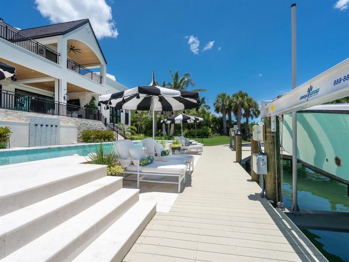 Image No.60-4 Bed Property for sale