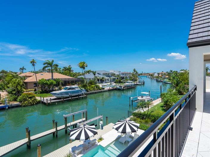 Image No.61-4 Bed Property for sale