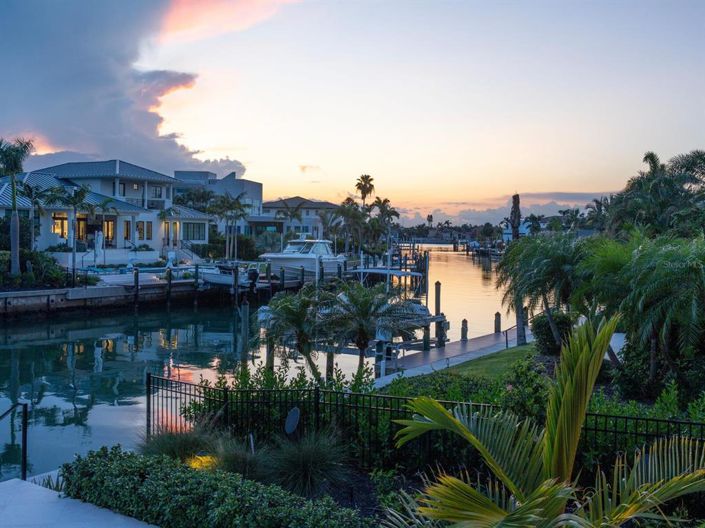 Image No.70-4 Bed Property for sale