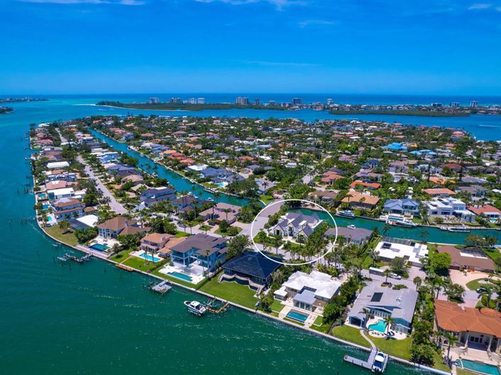 Image No.77-4 Bed Property for sale