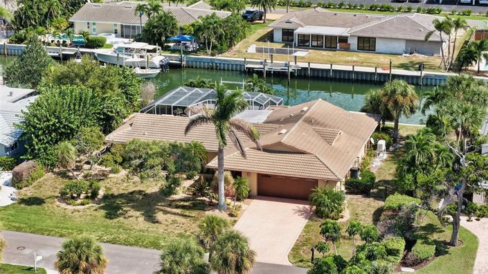 Image No.13-3 Bed Property for sale