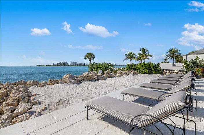 Image No.18-6 Bed Property for sale