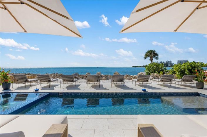 Image No.19-6 Bed Property for sale