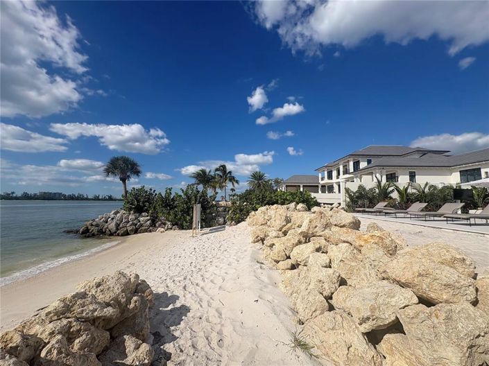 Image No.21-6 Bed Property for sale