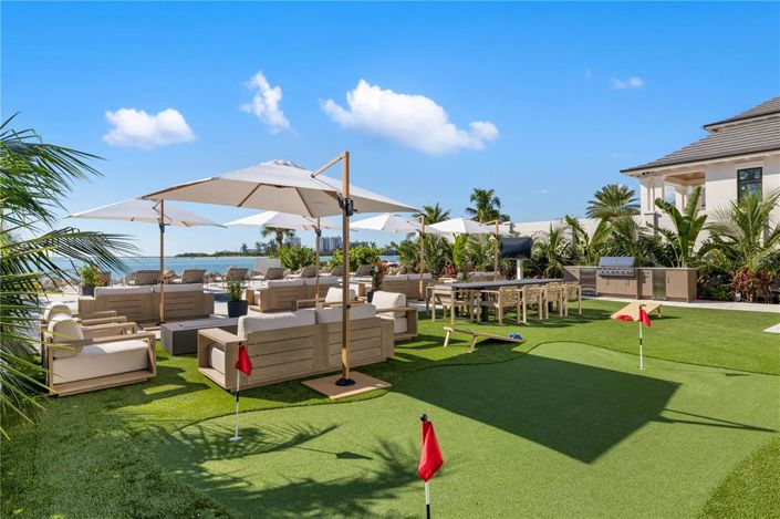 Image No.28-6 Bed Property for sale