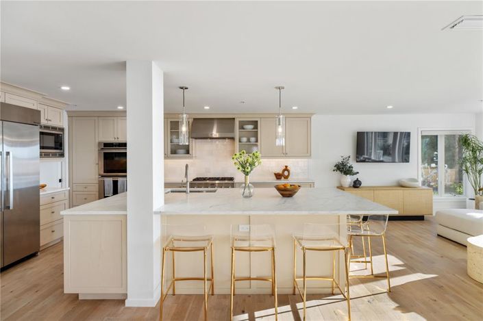 Image No.43-6 Bed Property for sale