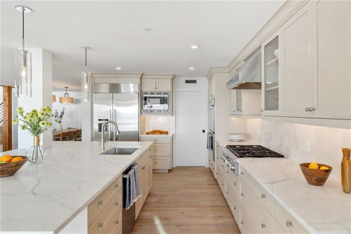 Image No.45-6 Bed Property for sale