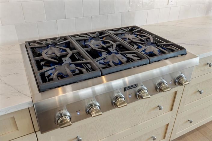 Image No.47-6 Bed Property for sale