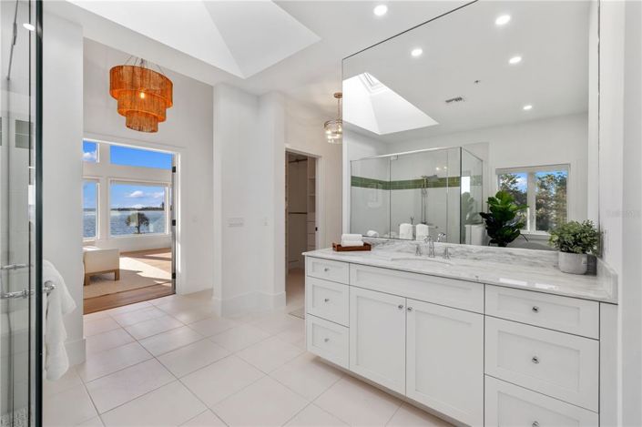 Image No.62-6 Bed Property for sale