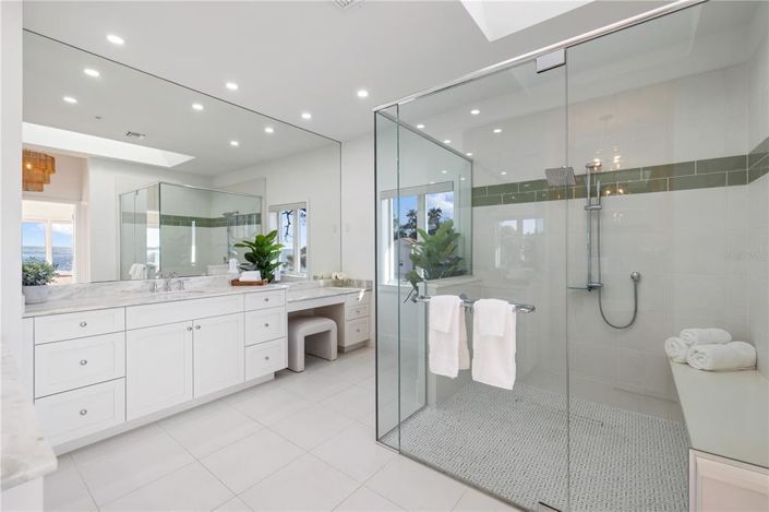 Image No.63-6 Bed Property for sale