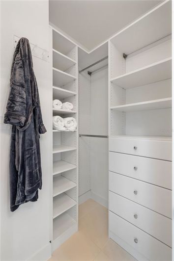 Image No.68-6 Bed Property for sale