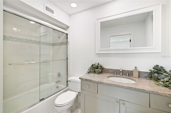 Image No.73-6 Bed Property for sale