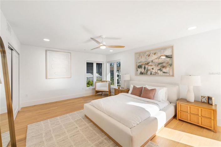 Image No.74-6 Bed Property for sale