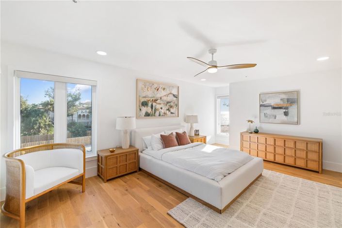 Image No.75-6 Bed Property for sale