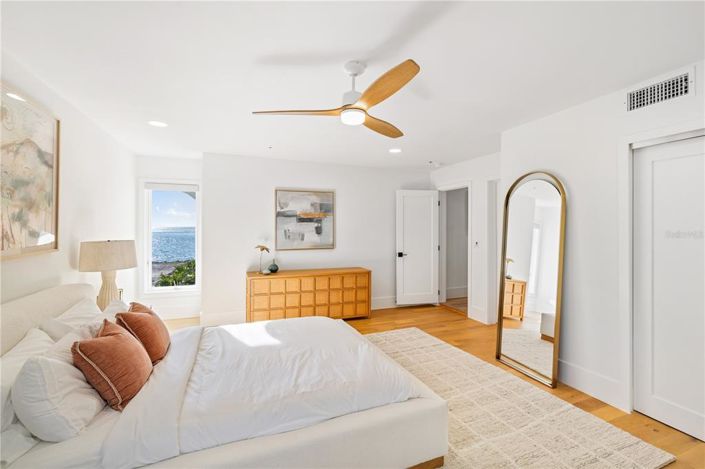 Image No.76-6 Bed Property for sale