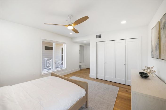 Image No.77-6 Bed Property for sale