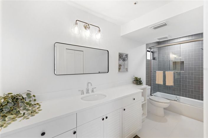 Image No.80-6 Bed Property for sale