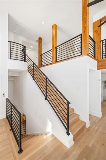 Image No.81-6 Bed Property for sale