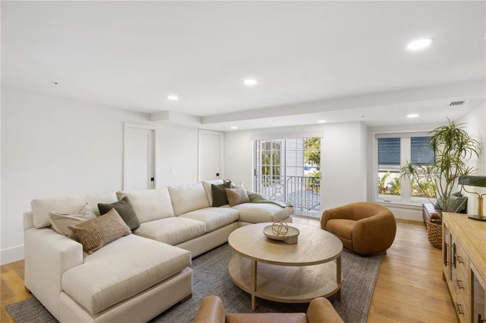 Image No.84-6 Bed Property for sale