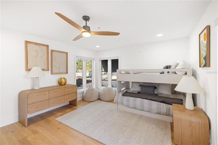 Image No.92-6 Bed Property for sale