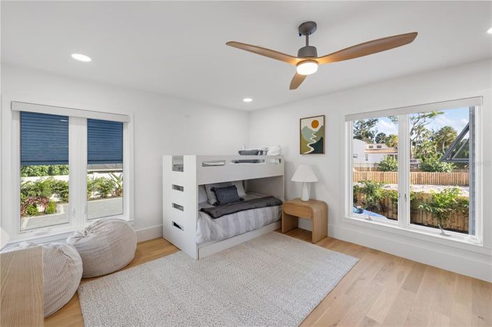 Image No.93-6 Bed Property for sale