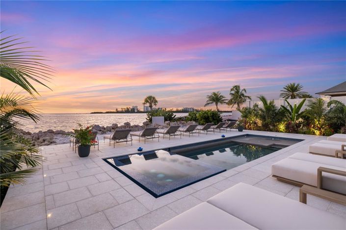 Image No.99-6 Bed Property for sale