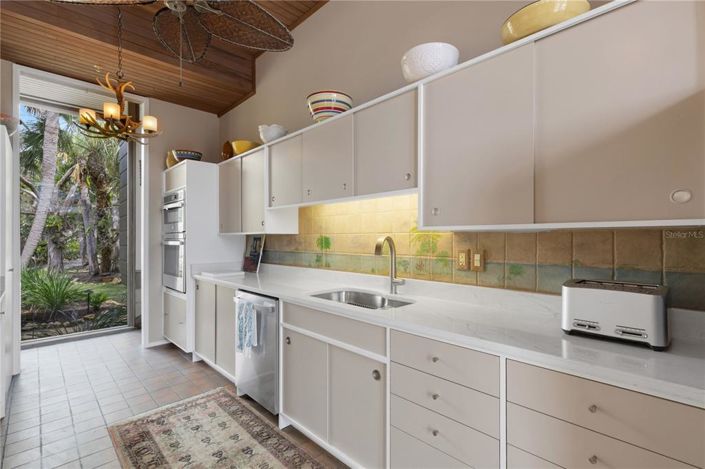 Image No.11-5 Bed Property for sale