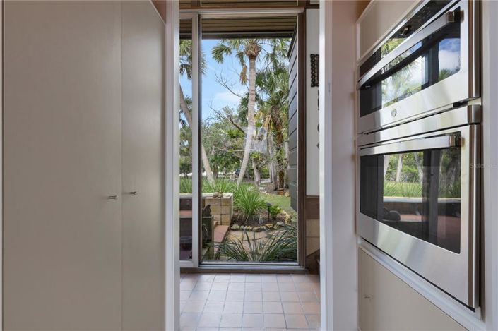 Image No.12-5 Bed Property for sale