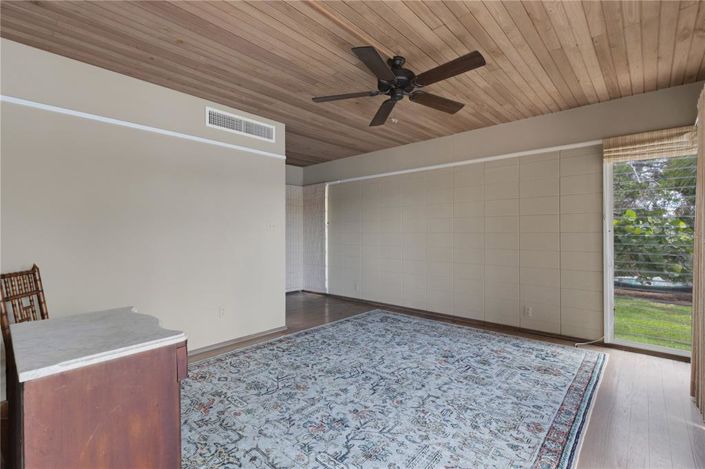 Image No.20-5 Bed Property for sale