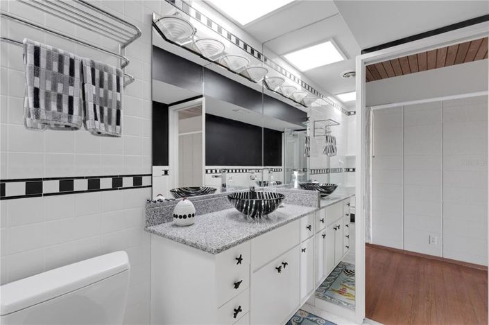 Image No.24-5 Bed Property for sale