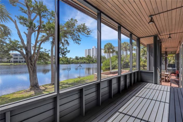 Image No.29-5 Bed Property for sale