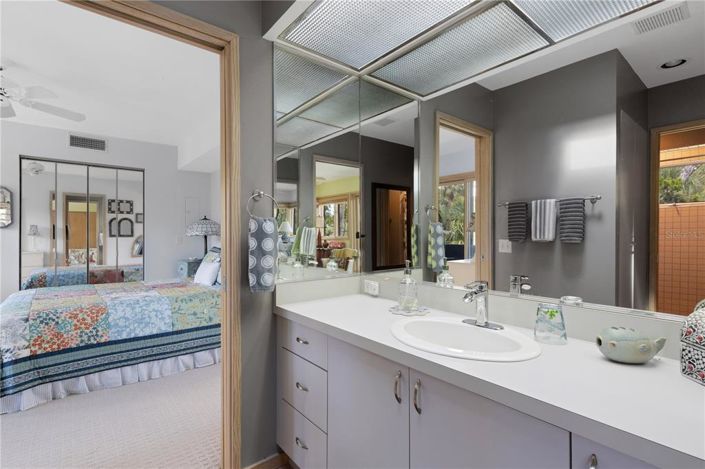 Image No.57-5 Bed Property for sale