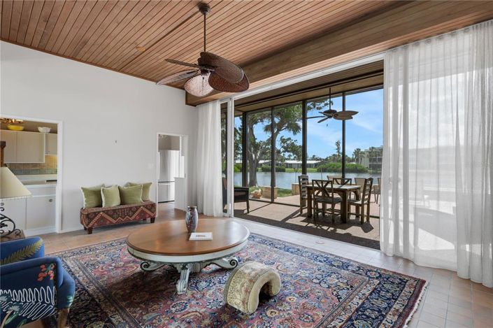 Image No.6-5 Bed Property for sale