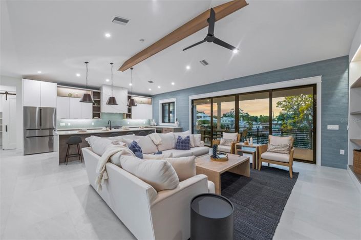 Image No.23-6 Bed Property for sale