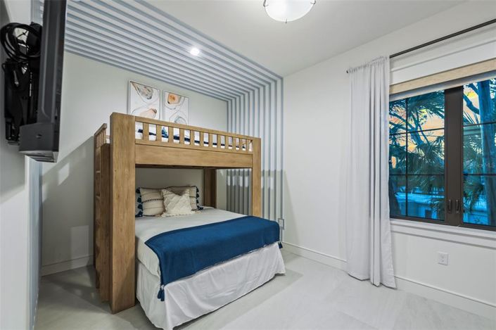 Image No.29-6 Bed Property for sale