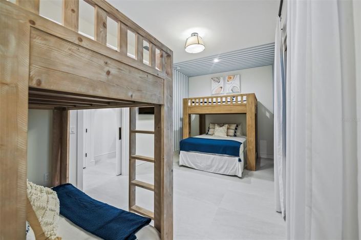 Image No.30-6 Bed Property for sale