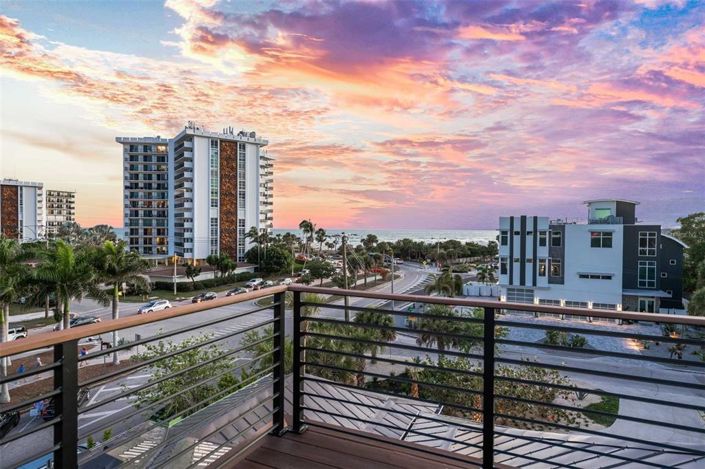 Image No.36-6 Bed Property for sale