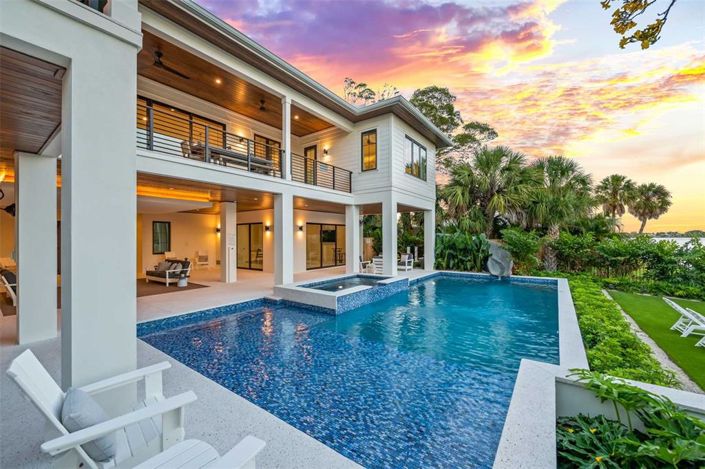 Image No.8-6 Bed Property for sale