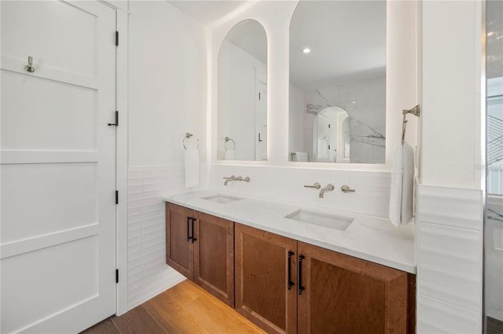 Image No.16-5 Bed Property for sale